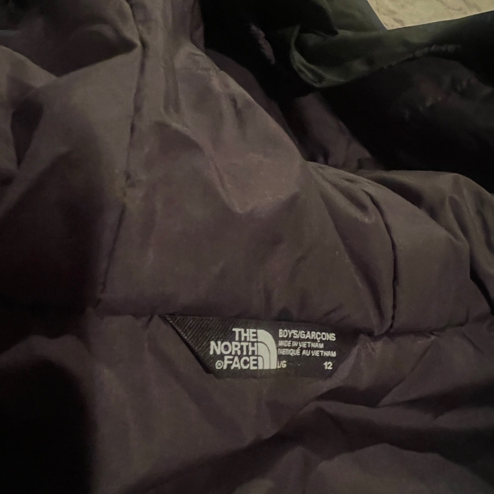 North Face Boys black dryvent ski jacket. Excellent used condition. Size 12. - Picture 6 of 7